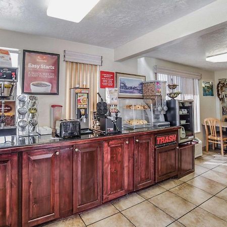Econo Lodge Downtown Вернал Экстерьер фото