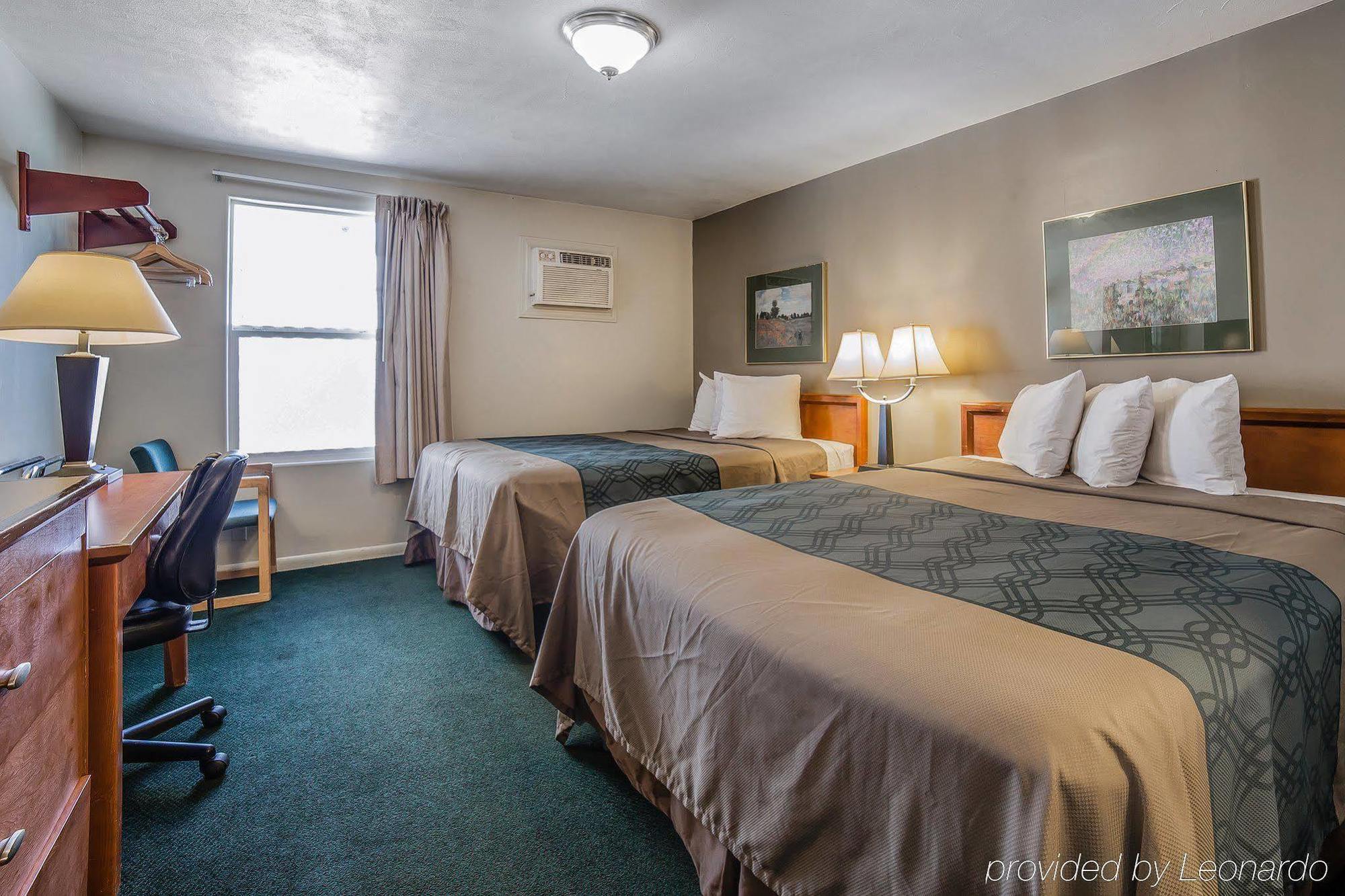 Econo Lodge Downtown Вернал Экстерьер фото