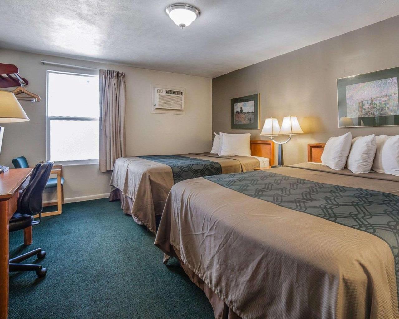 Econo Lodge Downtown Вернал Экстерьер фото