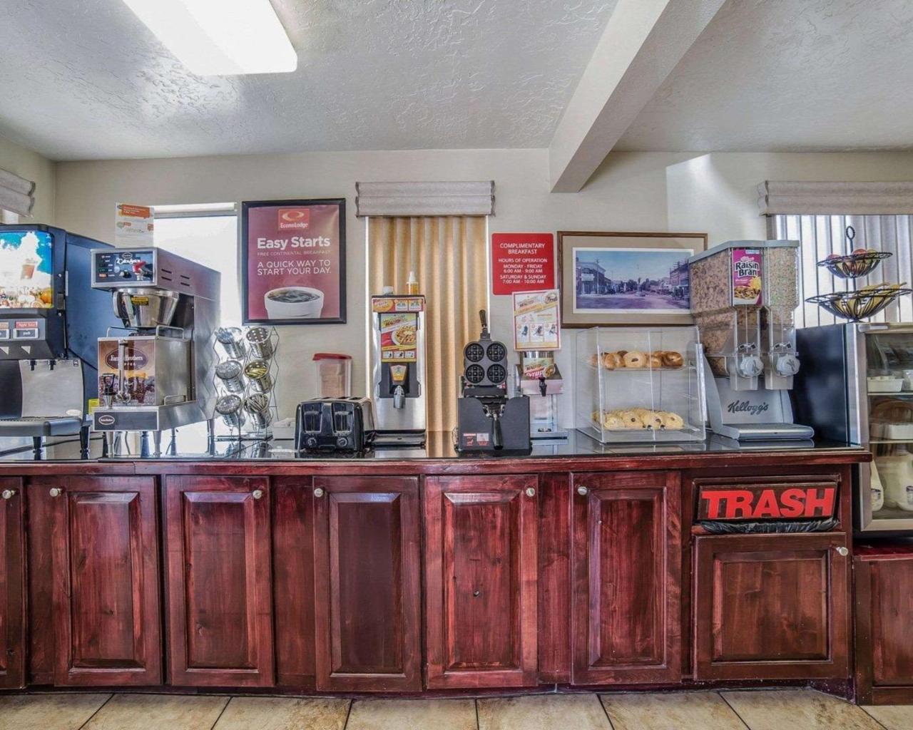 Econo Lodge Downtown Вернал Экстерьер фото