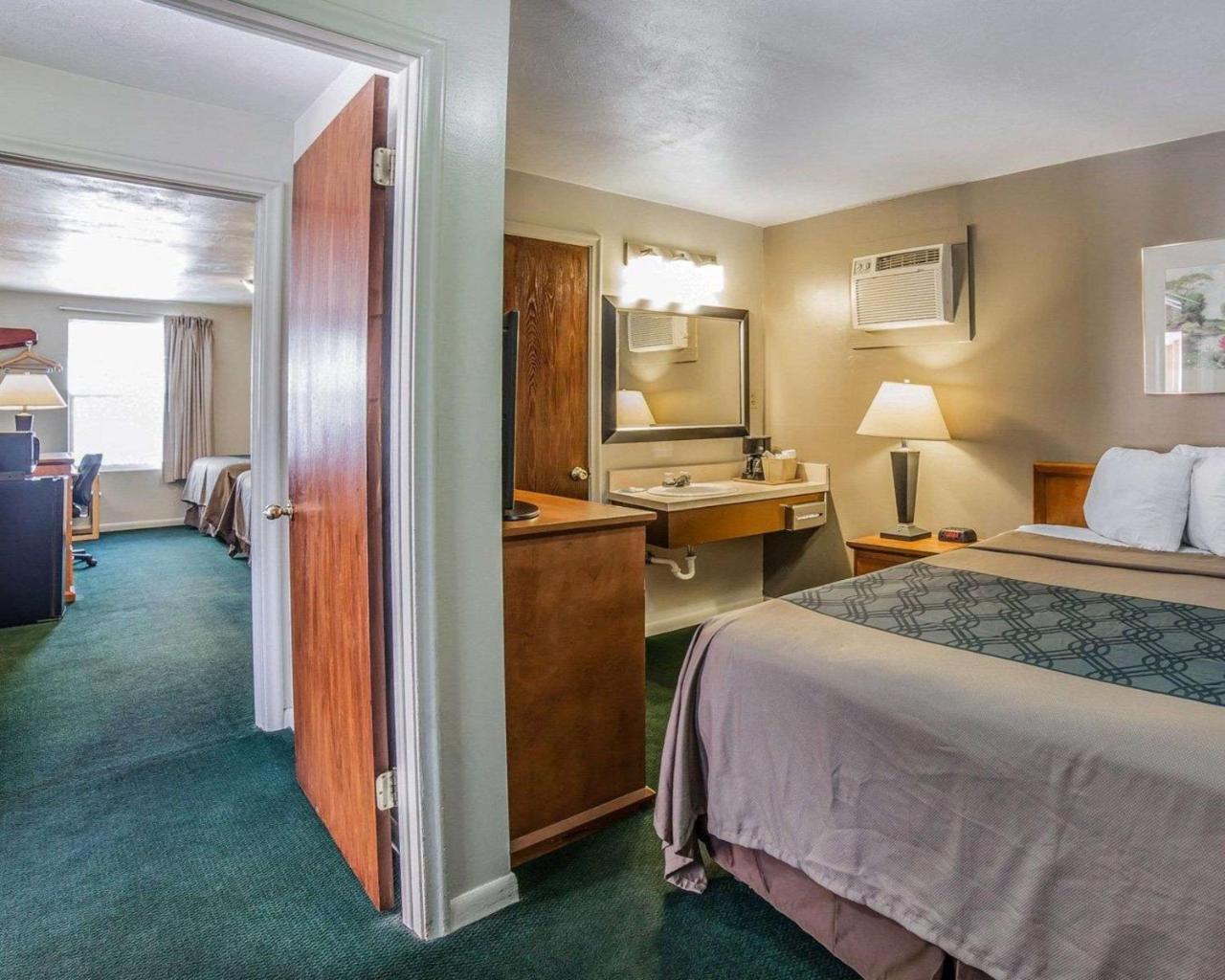 Econo Lodge Downtown Вернал Экстерьер фото