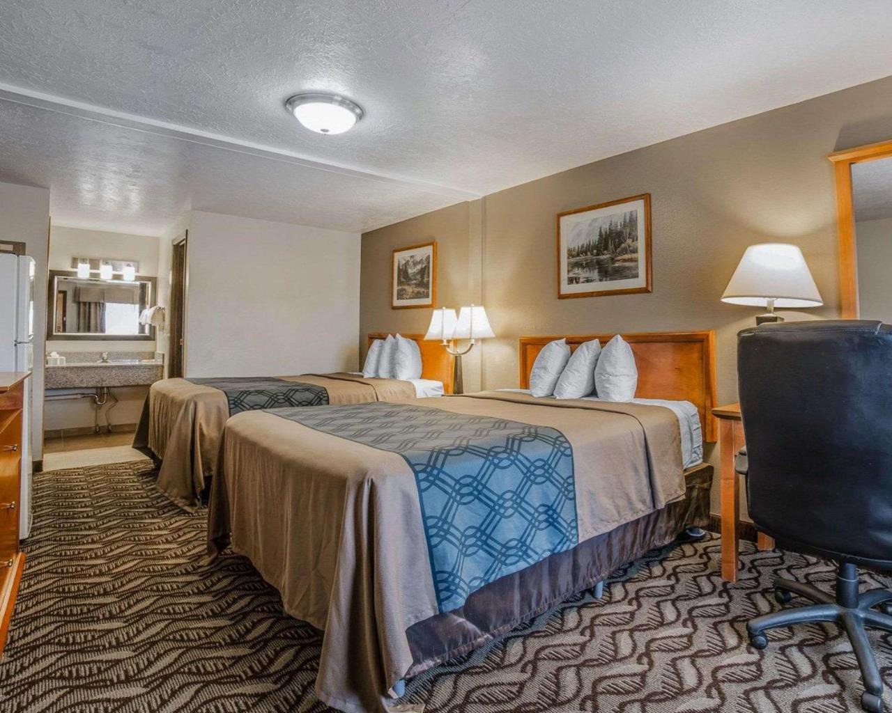 Econo Lodge Downtown Вернал Экстерьер фото