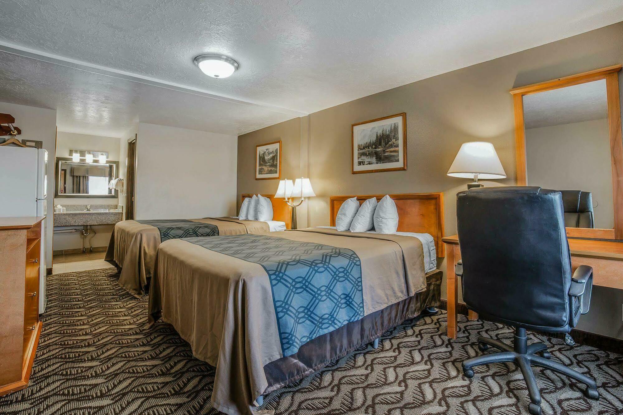 Econo Lodge Downtown Вернал Экстерьер фото