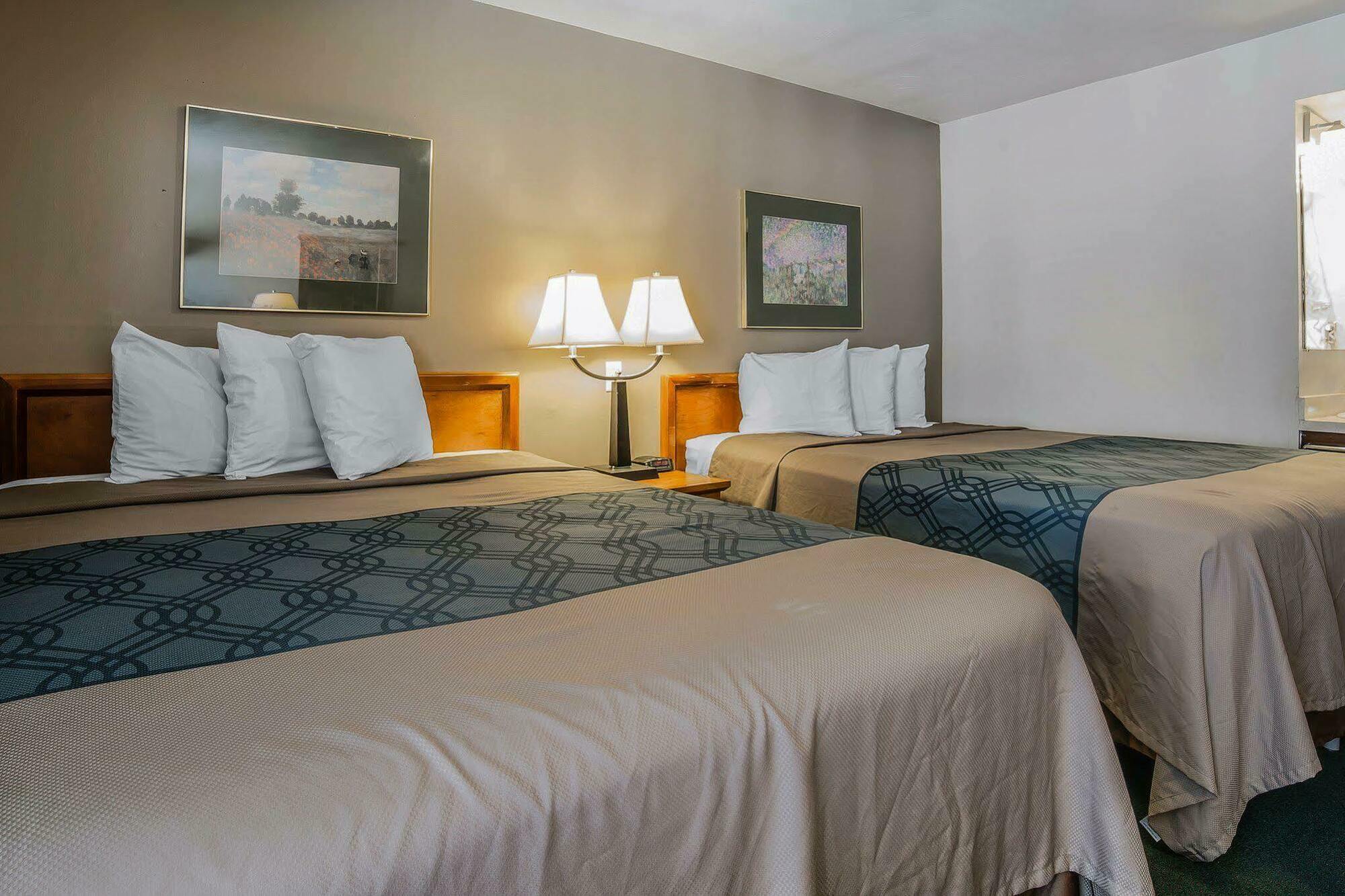 Econo Lodge Downtown Вернал Экстерьер фото